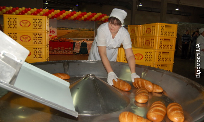 На ВАТ «Хліб» запустили автоматичну лінію із виготовлення батонів 