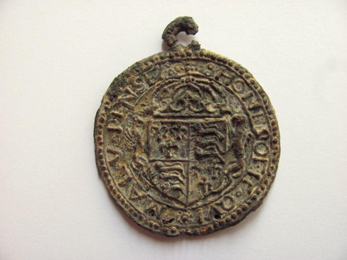 У селі Крупа археологи знайшли унікальний медальйон