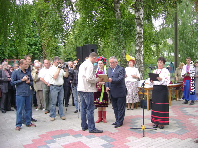 Перший в Україні пам’ятник Олені Пчілці встановлено у Луцьку