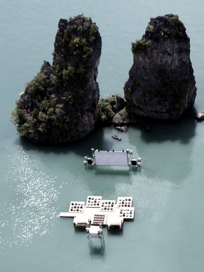 В Таїланді збудували кінотеатр на воді
