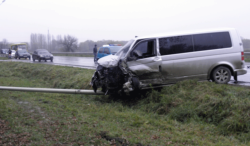 Внаслідок лобового зіткнення водій загинув, а пасажир травмований
