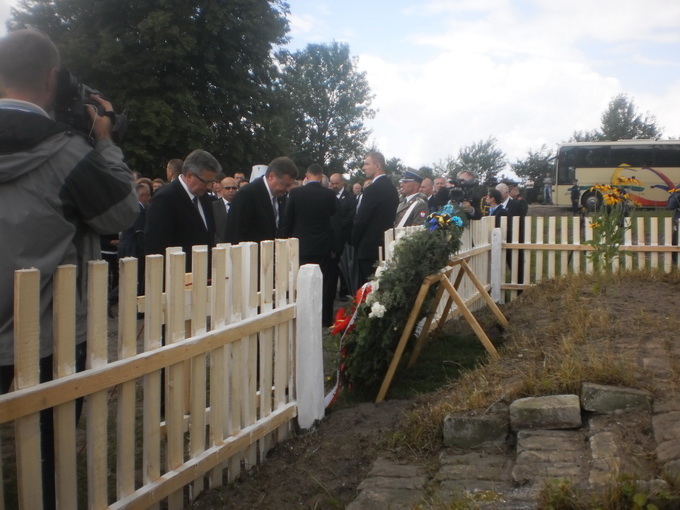 Президент Польщі вшанував жертв Волинської трагедії у селі Кисилин