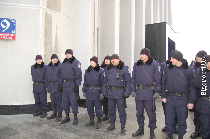 Щоб побачити нового главу Волинської ОДА, потрібно минути 5 кордонів міліції (ДОПОВНЕНО)