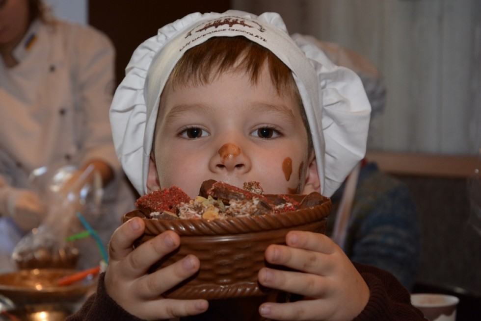 Маленькі лучани відвідали Львівську майстерню шоколаду та виготовили власні смаколики