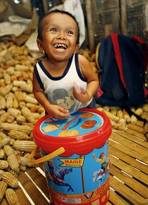 Хлопець із Філіппін хоче потрапити в Книгу рекордів Гіннеса як найменша людина у світі 