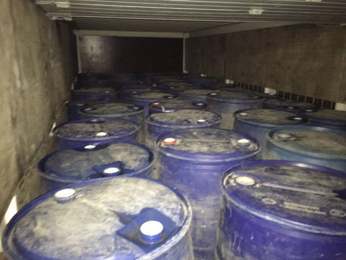 СБУ затримала в Луцьку 18 тонн контрафактного спирту 