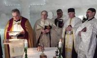 У румунських горах збудували крижану церкву