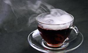 Гарячий чай підвищує ризик розвитку раку