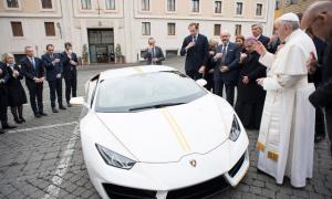 Папа Римський Франциск виставив на продаж свій єдиний ... суперкар