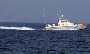 Біля берегів Греції затримали судно під українським прапором з 65 мігрантами