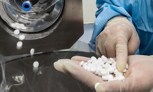 Pfizer (США) приступила до випробування лікування ковідних хворих пігулками