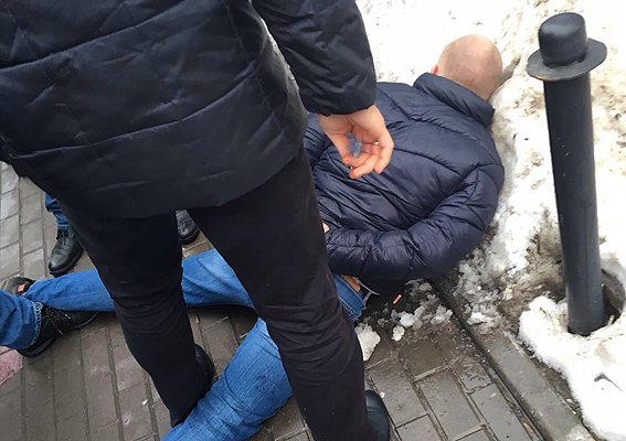 Київського поліцейського затримали на хабарі у 80 тисяч гривень