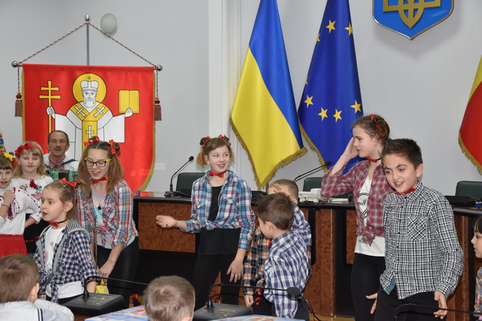У день Святого Миколая маленькі лучани отримали подарунки від міського голови Миколи Романюка 