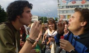 У Луцьку пройшов парад бульбашок