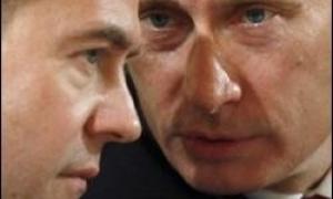 Довіра до Медведєва та Путіна падає