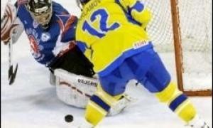 Збірна України з хокею опустилася на 20 місце у світі