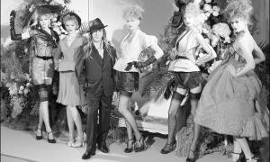  У Парижі на Тижні високої моди спідній одяг став верхнім