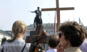 У Варшаві відбулася демонстрація противників перенесення хреста від президентського палацу