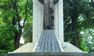 В Івано-Франківську хулігани осквернили монумент Христа