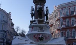В Одесі розмалювали пам`ятник Катерині