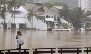 Тисячі людей пропали безвісти через повінь у Бразилії