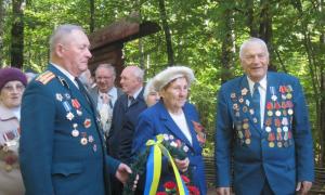 У Лопатні за солдатською кашею партизани пригадували фронтові будні