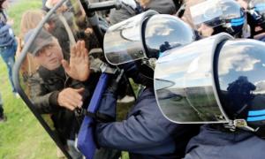 Заспокоїти французьких страйкарів намагаються спецназом