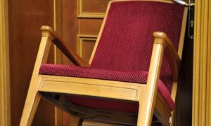 Сьогодні бютівці знову заблокували президію й трибуну парламенту