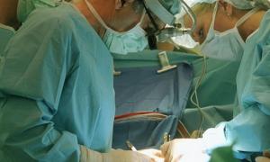 Затриманих хірургів з Інституту ім. Шалімова хочуть змусити оперувати безплатно