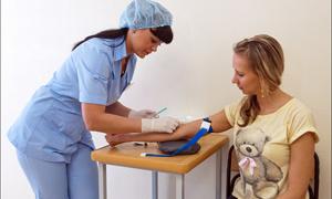 Українці звертаються до лікарів лише при гострій потребі