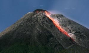 В Індонезії через виверження вулкана евакуювали 90 тисяч чоловік