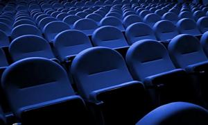 В кінотеатрах — «Брестська фортеця», «Паранормальне явище-2», «На зраді» і «Встигнути до...» («Впритул»). ВІДЕО