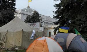 Під Верховною Радою мітингуючі підприємці розбили намети