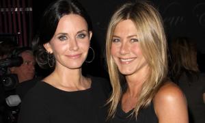 Зірки «Друзів» Дженніфер Еністон та Кортні Кокс житимуть разом