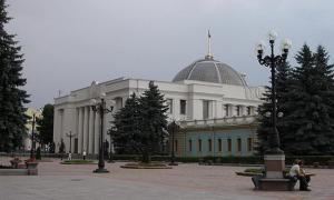 З самого ранку у Верховній Раді махали кулаками депутати від БЮТ і Партії регіонів