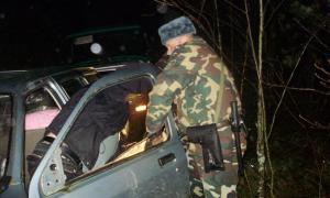 Втікаючи від прикордонників, контрабандист розбив 18 пляшок горілки