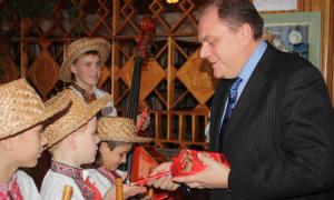 Міністр культури та туризму привіз до Ківерець кіноустановку