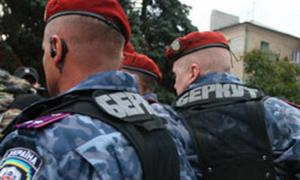 До Майдану Незалежності під’їжджають машини «Беркута»