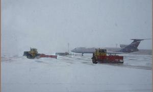 Європейські аеропорти через снігопади скасовують рейси