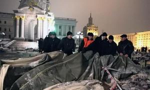 Віктор Янукович назвав ліквідацію наметового містечка демократичною