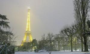Сильні снігопади і мороз паралізували всю Європу. Єйфелеву вежу закрили