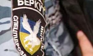 Міліція, яка затримала редактора «Кореспондента», заявляє, що він мав пакет з купою грошей
