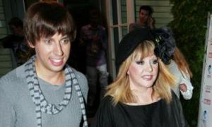 Аллі Пугачовій заборонили літати