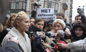 Юлію Тимошенко досі тримають в Генпрокуратурі