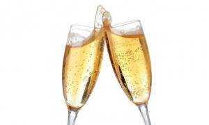Кращий спосіб правильно наливати шампанське в бокал