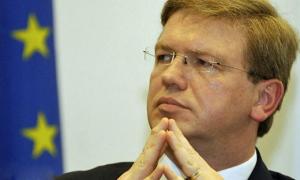 В Україну на вимогу опозиції приїжджає єврокомісар Штефан Фюле