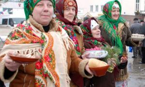 Лучан розважають різдвяними піснеспівами