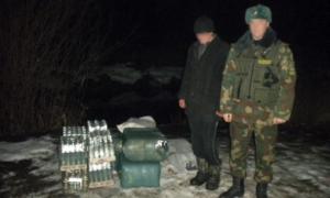 Прикордонники зловили порушника кордону з трикотажем та горілкою