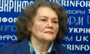 Ліна Костенко відправляється в тур Україною