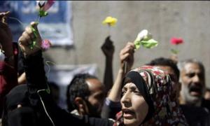 Єменці з трояндами протестують проти відсутності демократії в країні